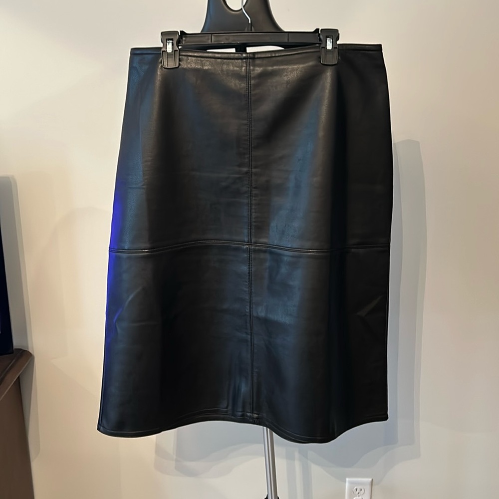 NWT-Ann Taylor Faux Leather Skirt